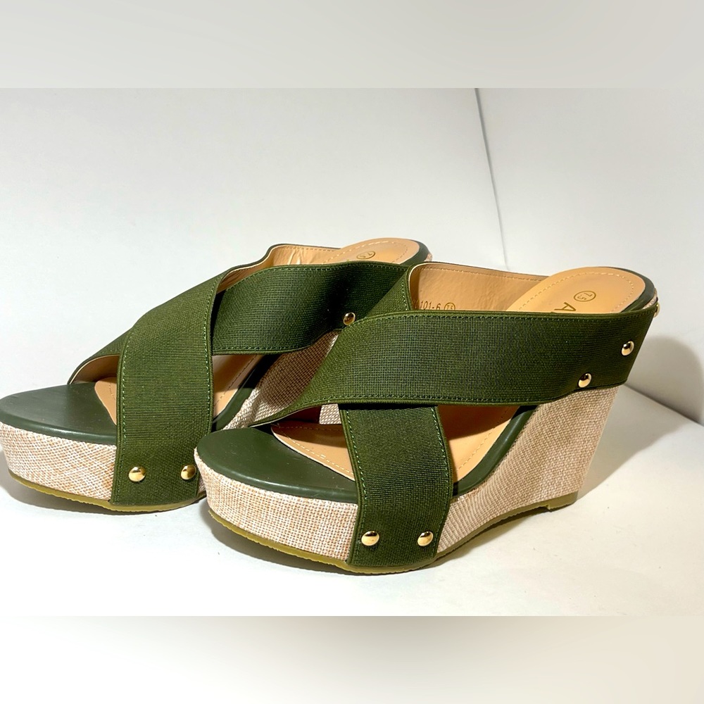 New green and gold wedges.